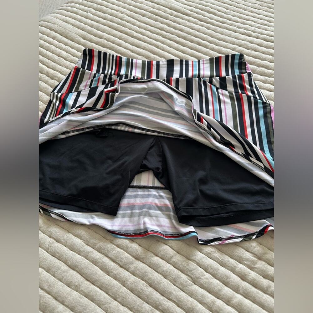 Tail striped skirt, size large - Picture 3 of 6